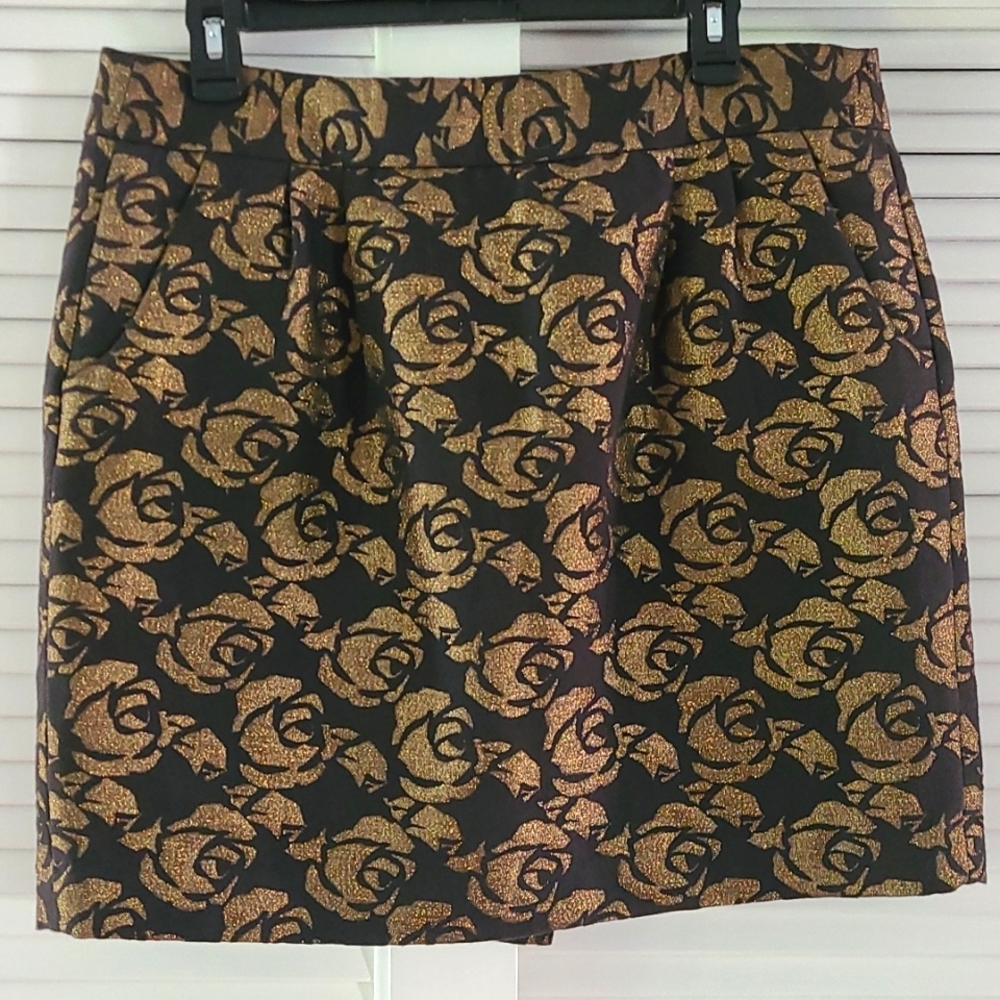 Ann Taylor LOFT Skirt. Size 12 Blk/Gold Metallic  Lined. Zip Closure  Pockets
